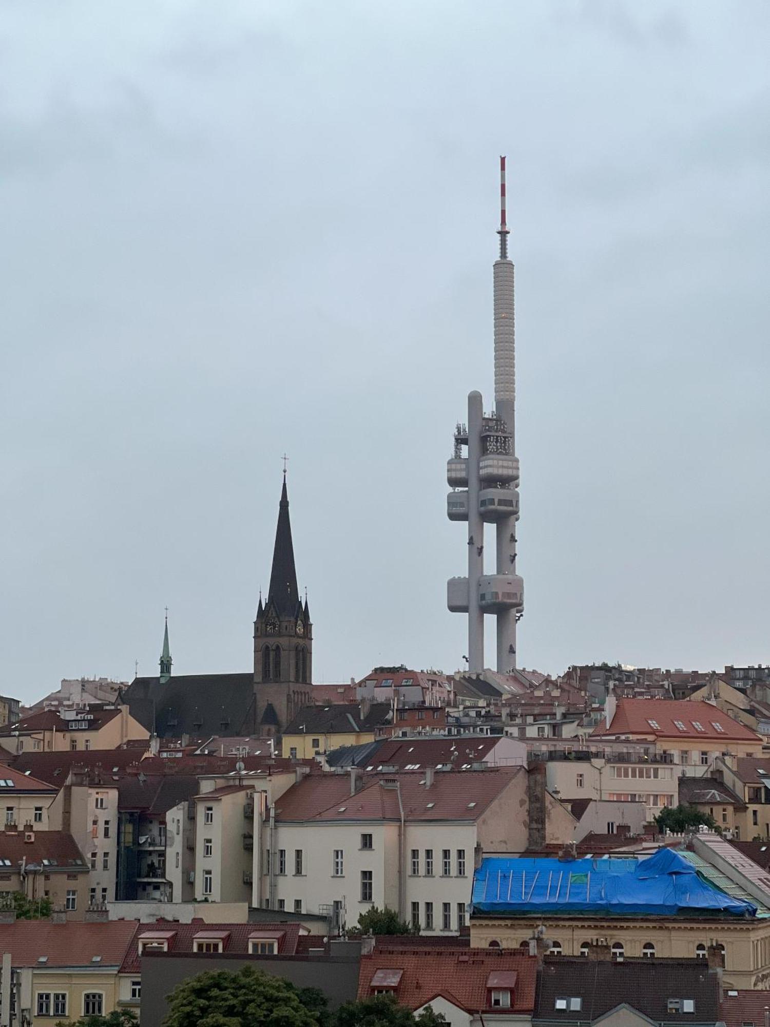 Cozy Garden Apartment In The Heart Of Praag Buitenkant foto