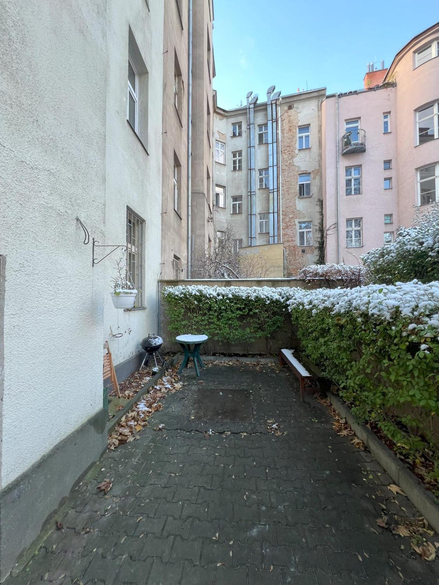 Cozy Garden Apartment In The Heart Of Praag Buitenkant foto